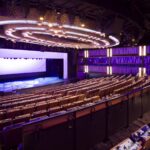 Viva Theater & Club del Norwegian Viva, teatro de tres niveles transformable en club nocturno.