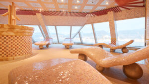 Spa del Costa Serena con tumbonas y luz natural