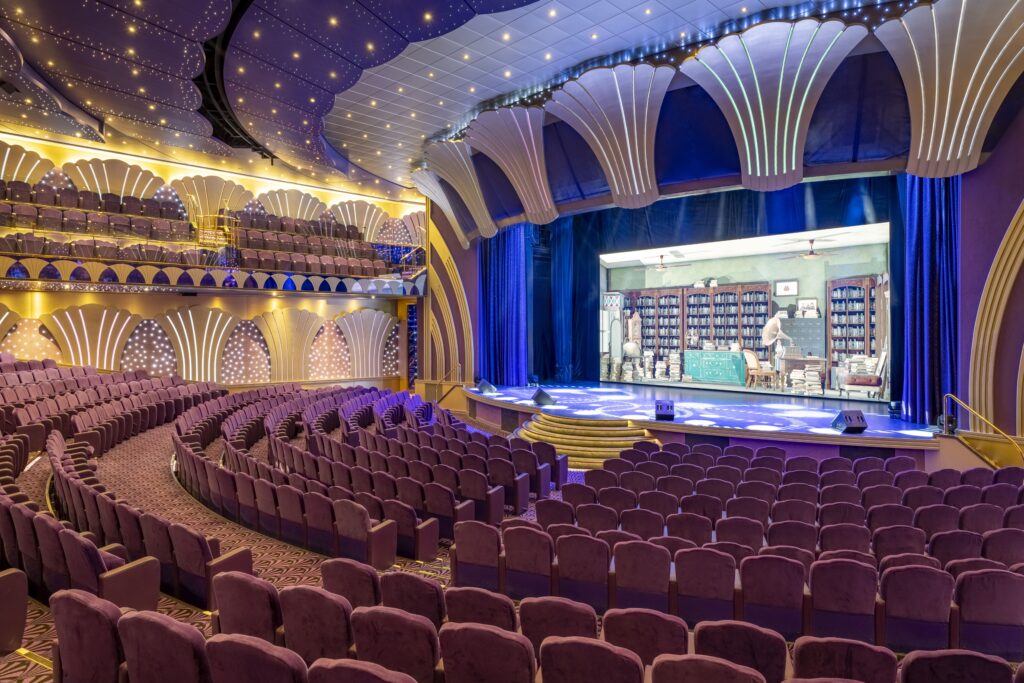 Teatro Carlo Felice del MSC Poesia, sala principal de espectáculos a bordo