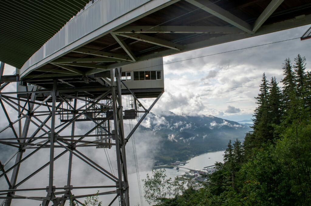 Vista de la cima de un telesilla