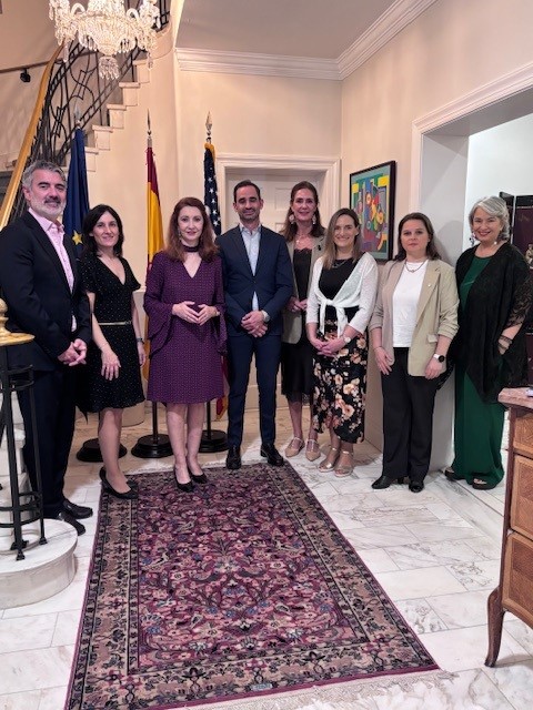 Recepción oficial y cena de gala en la residencia de la Cónsul de España en Miami con representantes de la industria de cruceros y autoridades malagueñas