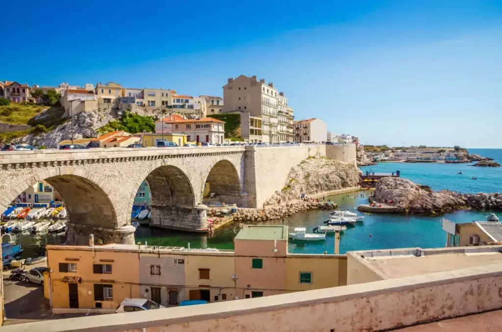 Mapa del itinerario del Explora III mostrando la ruta desde Génova hasta Civitavecchia pasando por la Costa Azul
