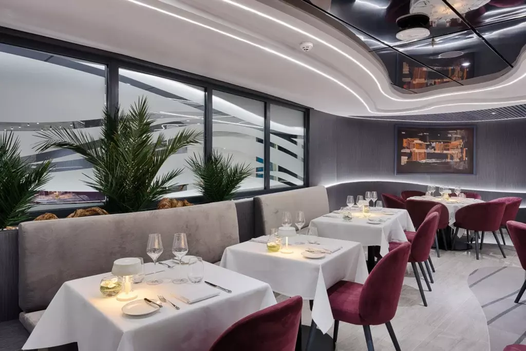El elegante restaurante privado exclusivo para socios del MSC Yacht Club