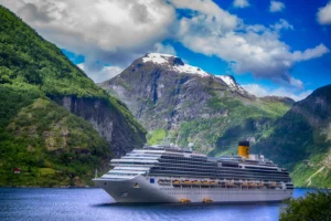 Costa Favolosa navegando en los Fiordos noruegos