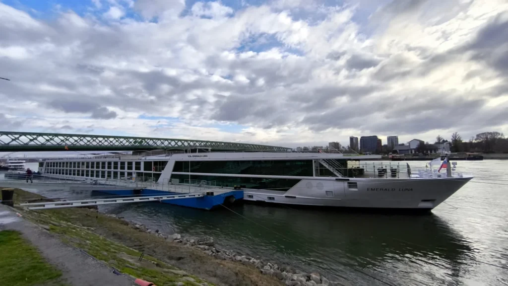 Emerald Luna atracado en Bratislava