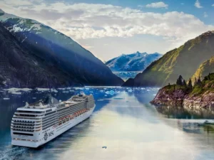 MSC Poesia navegando por Alaska