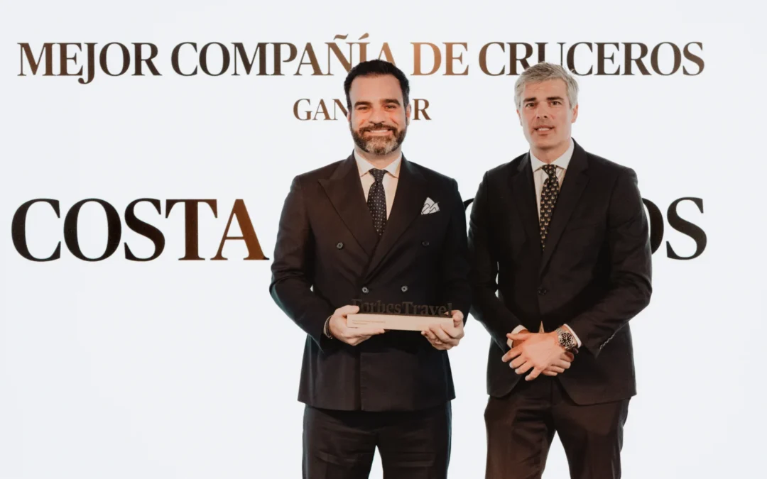 Luigi Stefanelli recoge el premio Forbes Travel a la mejor compañía de cruceros.