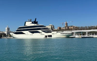 MÁLAGA INAUGURA LA TEMPORADA DE CRUCEROS DE LUJO CON EL BAUTIZO DEL FOUR SEASONS YACHT