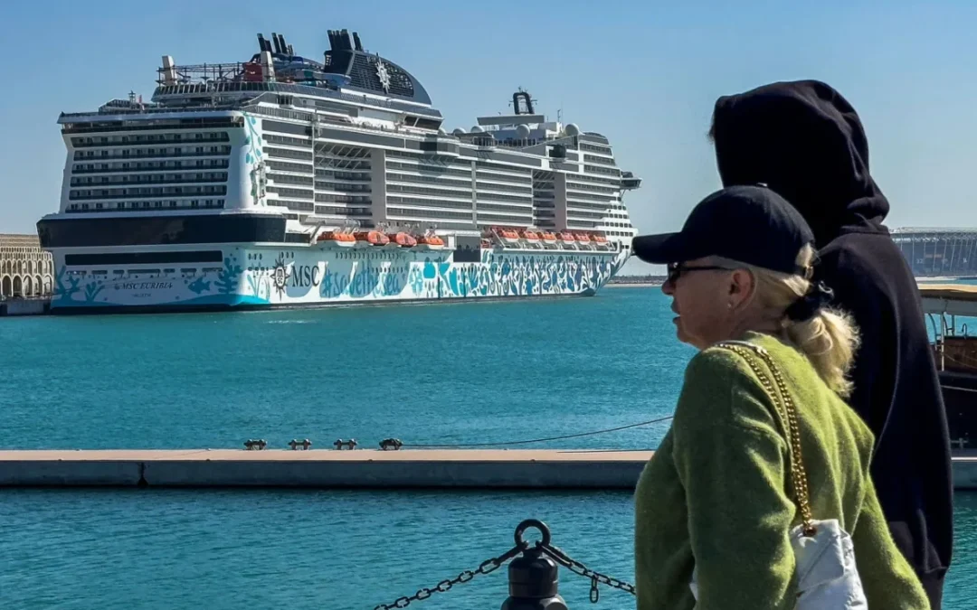 MSC Euribia en Port Rashid, Dubái, debido al bloqueo del Golfo Pérsico