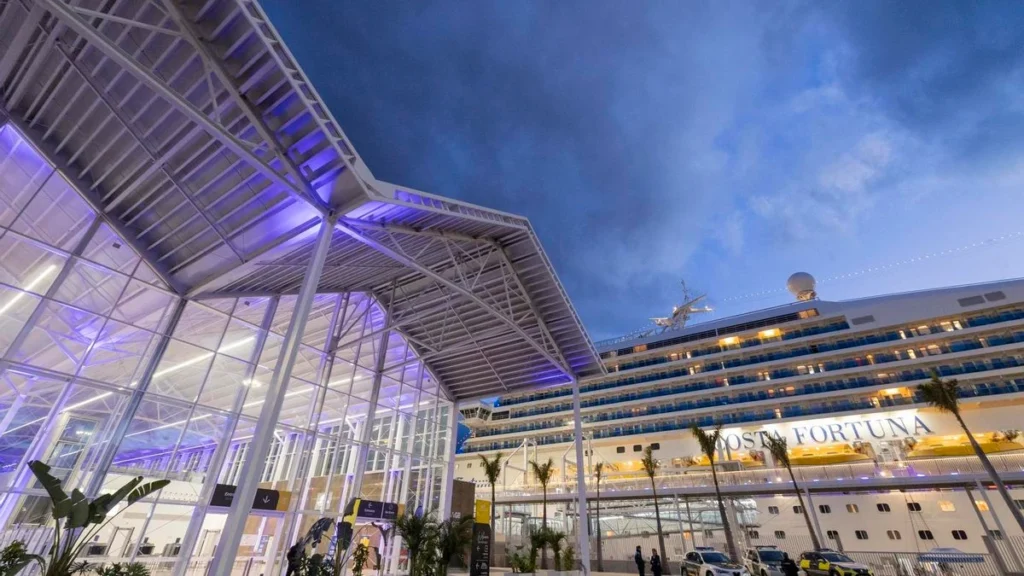 Vista exterior de la nueva terminal de cruceros más grande de Europa en Las Palmas de Gran Canaria