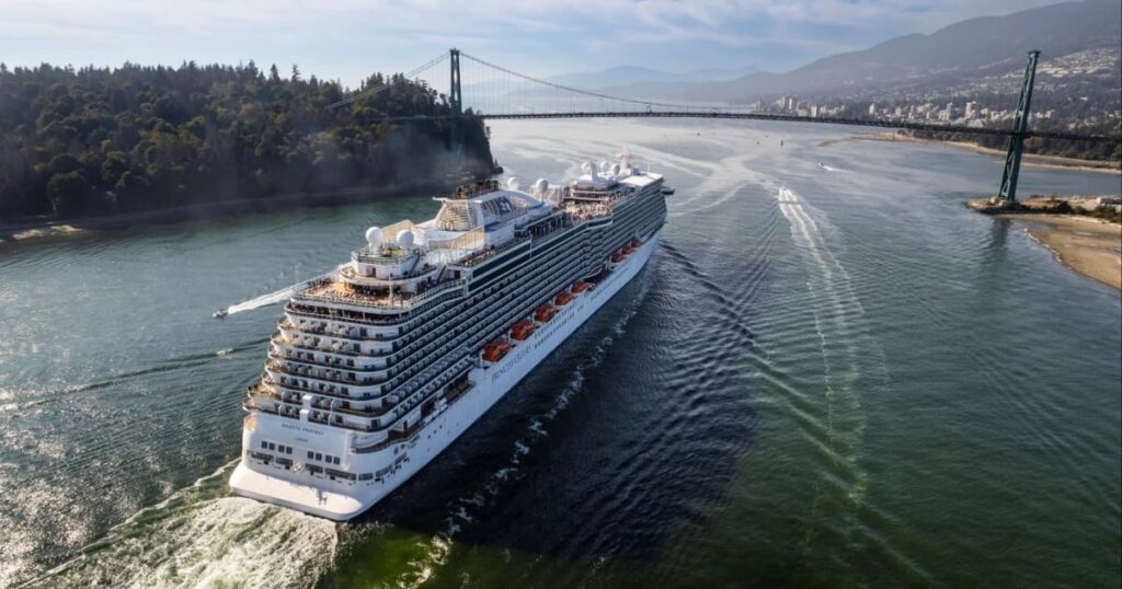 crucero majestic princess pasando bajo el puente lions gate en vancouver