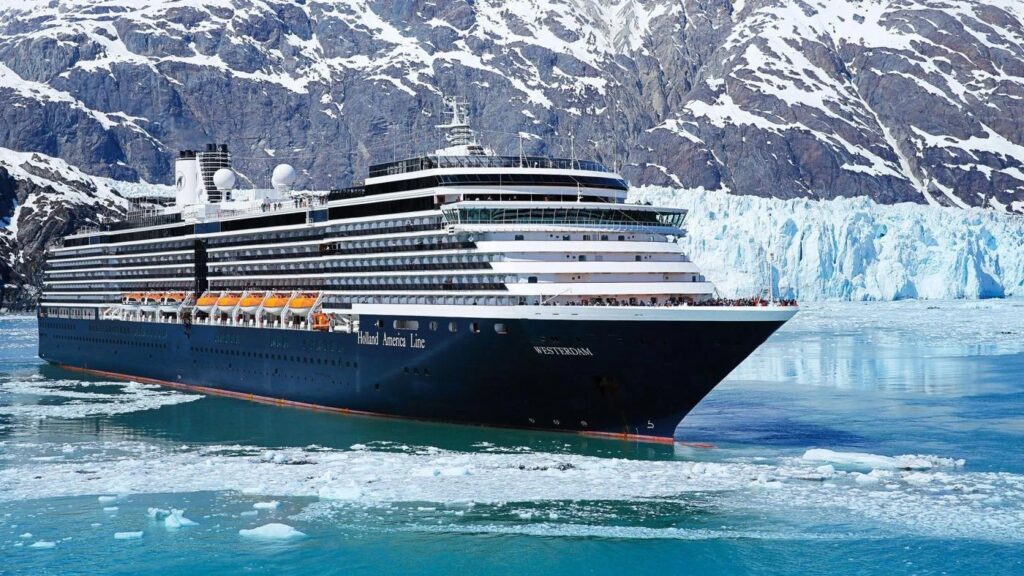 el barco westerdam de holland america navegando cerca de un glaciar
