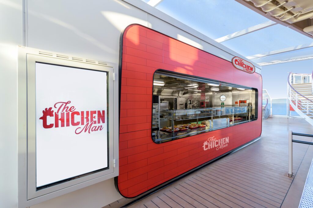 fachada roja del restaurante informal the chicken man en msc seashore