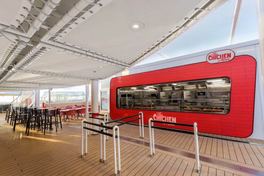 mostrador del restaurante the chicken man en la cubierta del msc seashore