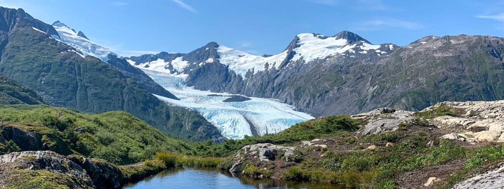 panoramica de portage pass con glaciares y montanas nevadas en whittier
