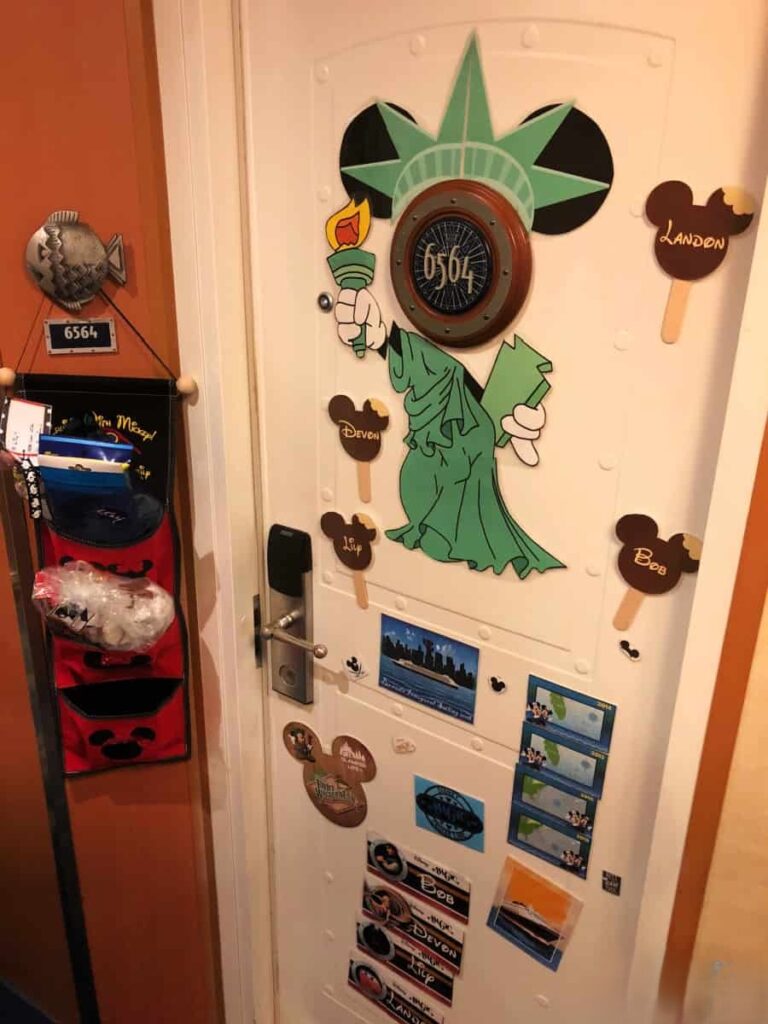 imanes personalizados puerta camarote disney cruise