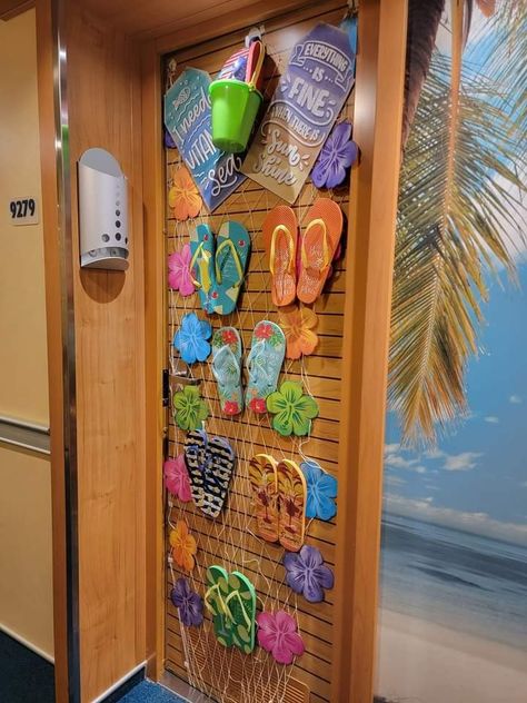 puerta camarote decorada crucero tematica playa